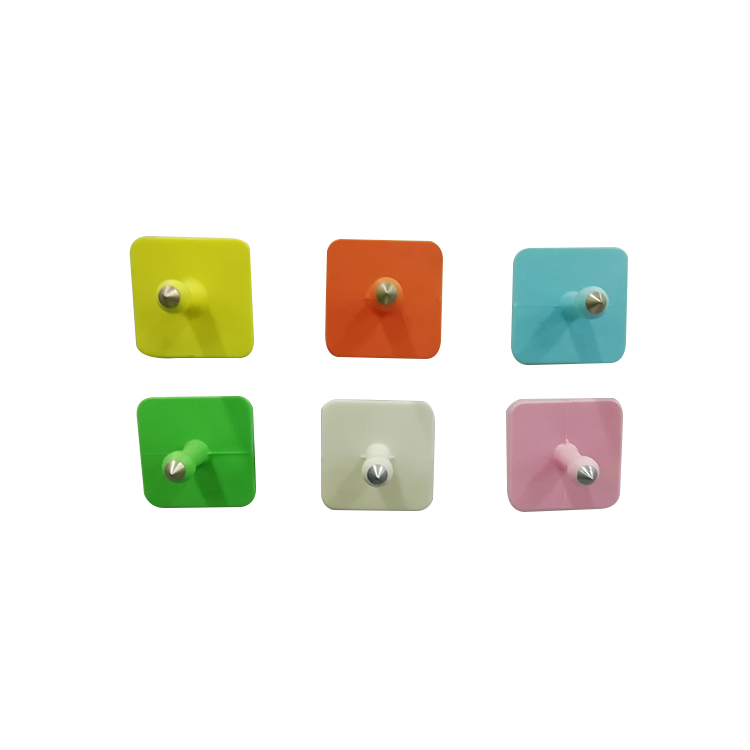 Small square ear tags, male Featured Image