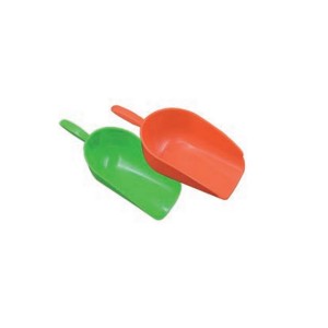 Plastic feed scoop